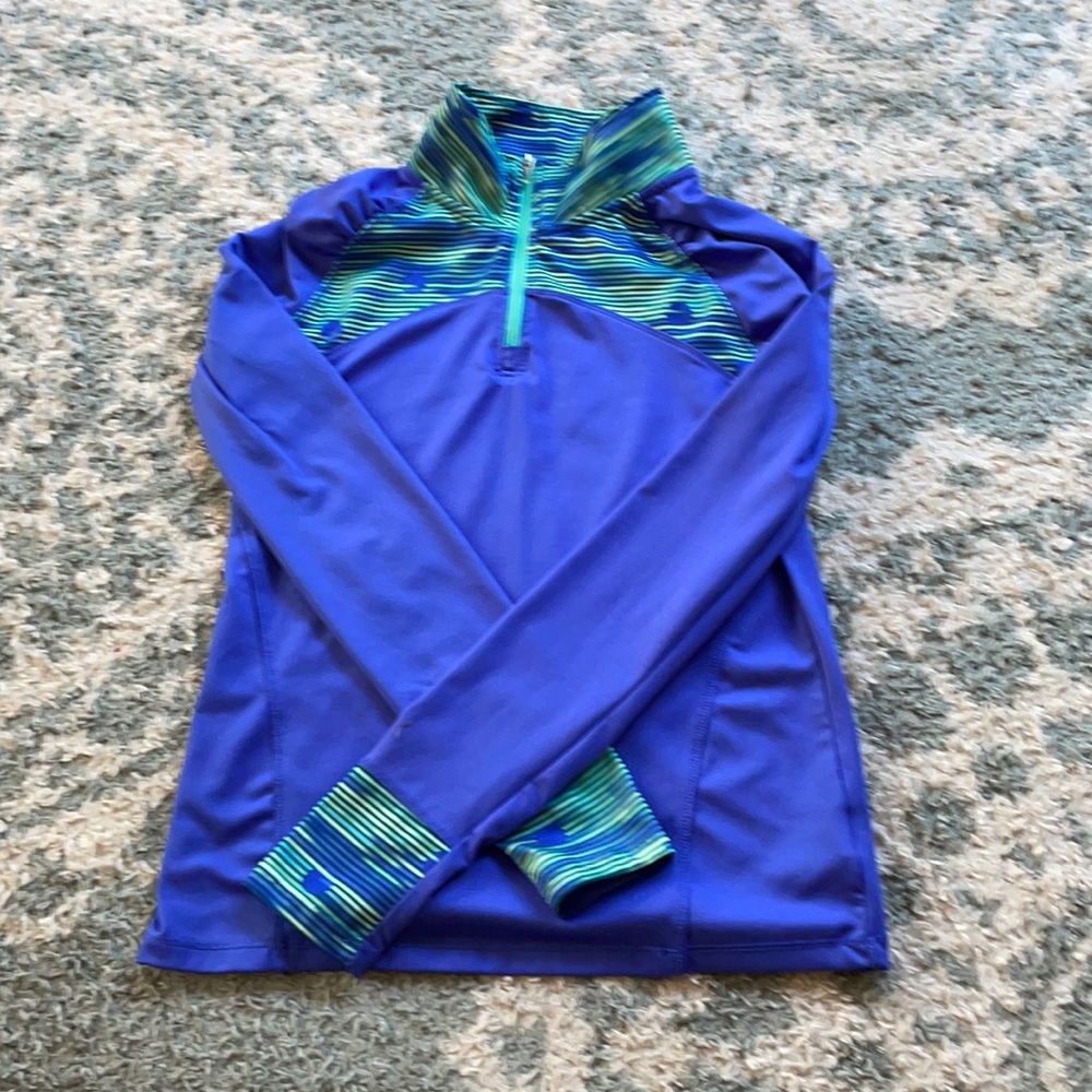 Nice zip up long sleeve in good shape.